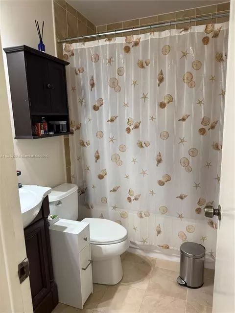 Bath - 13402 SW 116th Pl, Miami, FL 33176 photo 1 of 2