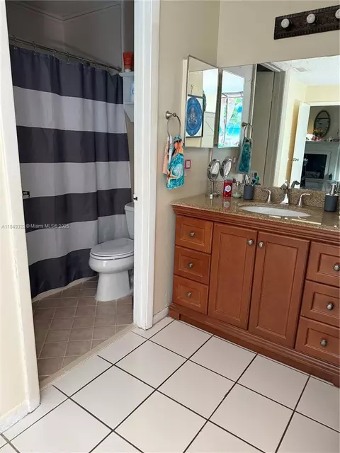 Bath - 13402 SW 116th Pl, Miami, FL 33176 photo 2 of 2
