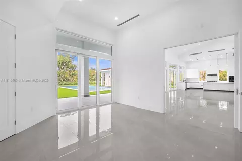 7900 SW 70th St, Miami, FL 33143
