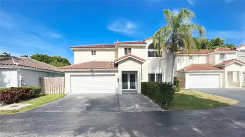5585 NW 102nd Pl, Doral, FL 33178