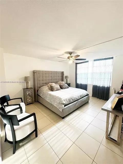 2750 NE 183rd St #1404, Aventura, FL 33160