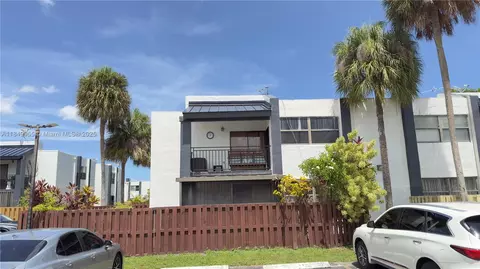 460 W Park Dr #106, Miami, FL 33172