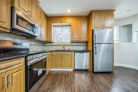 7331 Cleveland St, Hollywood, FL 33024