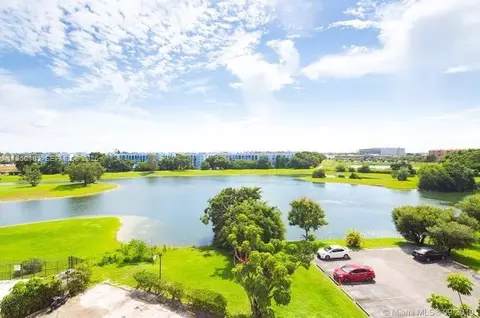9682 Fontainebleau Blvd #401, Miami, FL 33172