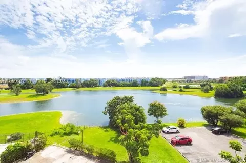 9682 Fontainebleau Blvd #401, Miami, FL 33172