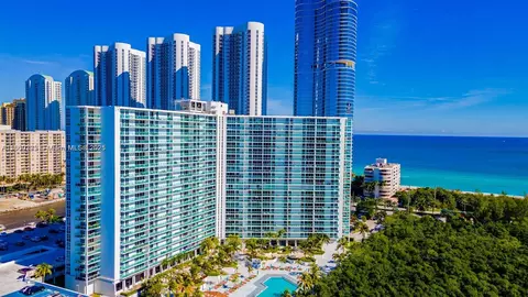 100 Bayview Dr #224, Sunny Isles Beach, FL 33160
