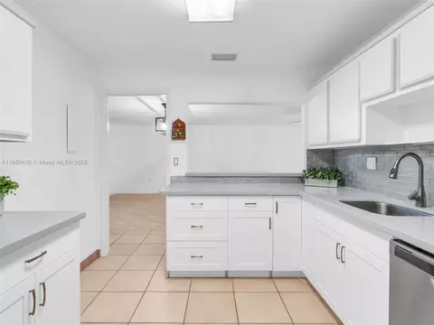 8102 SW 81st Ter, Miami, FL 33143