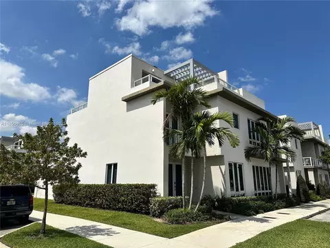 10362 NW 66th St, Doral, FL 33178