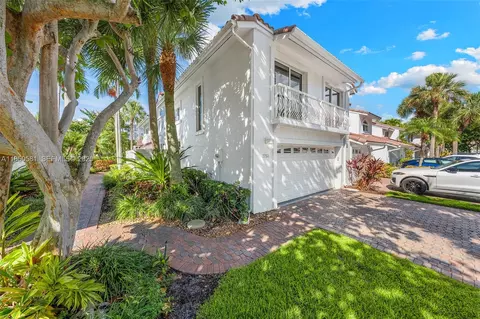 3754 NE 209th Ter, Aventura, FL 33180