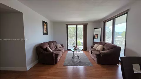 901 Hillcrest Dr #215, Hollywood, FL 33021