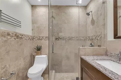 5890 Palm Ave, Hialeah, FL 33012 photo 22