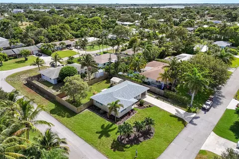 110 E Windsor Rd E, Jupiter, FL 33469