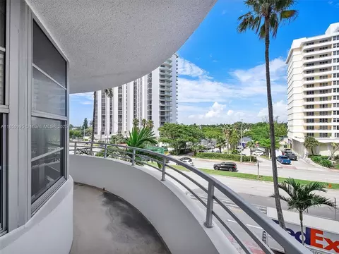 5555 Collins Ave #4S, Miami Beach, FL 33140