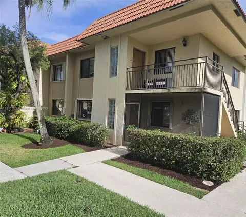 366 Lakeview Dr #104, Weston, FL 33326