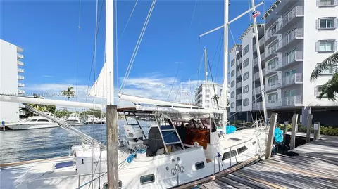 2475 NW 16th St Rd #518, Miami, FL 33125