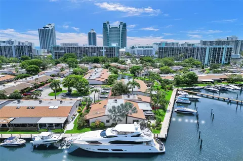 2649 S Parkview Dr, Hallandale Beach, FL 33009