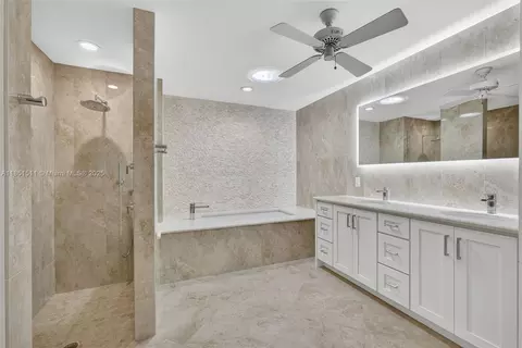 Bath - 257 Ridge Rd, Jupiter, FL 33477 photo 3 of 5