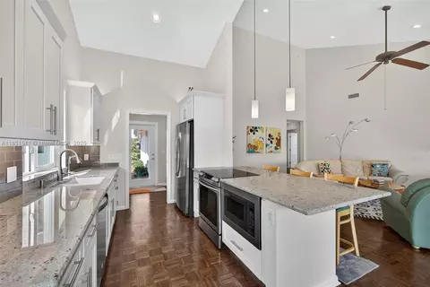 Kitchen - 257 Ridge Rd, Jupiter, FL 33477 photo 3 of 7