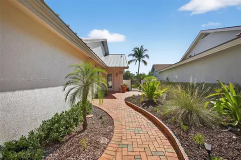 Exterior - 257 Ridge Rd, Jupiter, FL 33477 photo 6 of 21