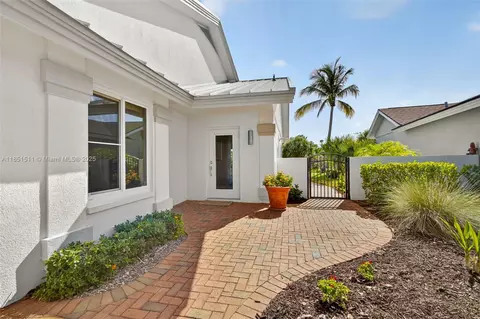 Exterior - 257 Ridge Rd, Jupiter, FL 33477 photo 7 of 21