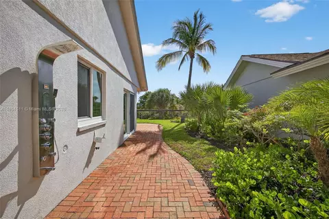 Exterior - 257 Ridge Rd, Jupiter, FL 33477 photo 9 of 21