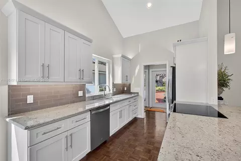 Kitchen - 257 Ridge Rd, Jupiter, FL 33477 photo 6 of 7