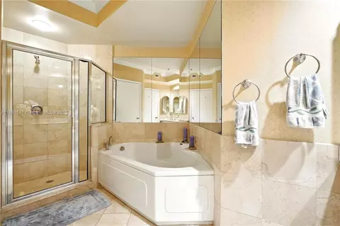 Bath - 808 Brickell Key Dr #1008, Miami, FL 33131 photo 2 of 3