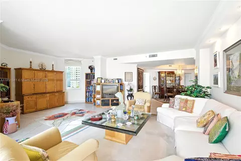 Living - 808 Brickell Key Dr #1008, Miami, FL 33131 photo 2 of 2