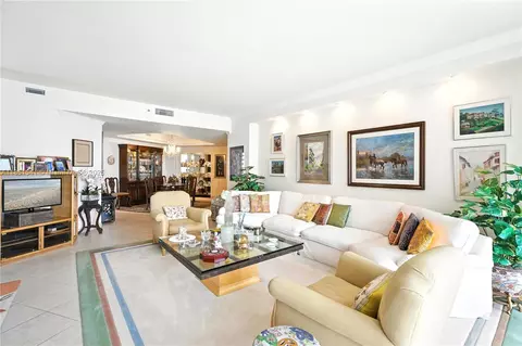 Living - 808 Brickell Key Dr #1008, Miami, FL 33131 photo 1 of 2