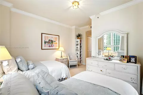 Bedroom - 808 Brickell Key Dr #1008, Miami, FL 33131 photo 4 of 5