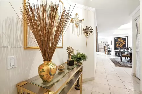 Entry Way - 808 Brickell Key Dr #1008, Miami, FL 33131 photo 1 of 2