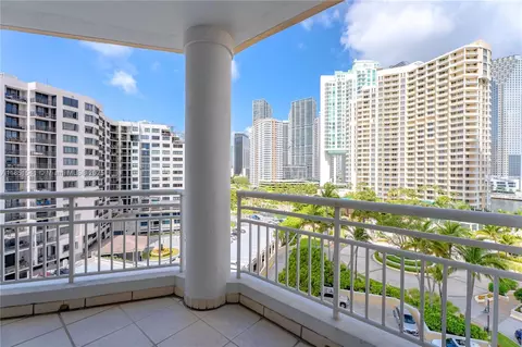 Exterior - 808 Brickell Key Dr #1008, Miami, FL 33131 photo 2 of 8