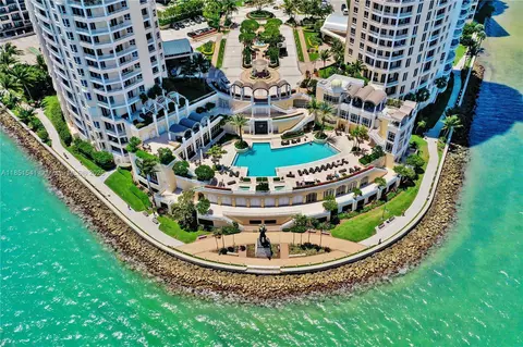 Exterior - 808 Brickell Key Dr #1008, Miami, FL 33131 photo 4 of 8