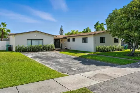 10450 SW 162nd Ter, Miami, FL 33157