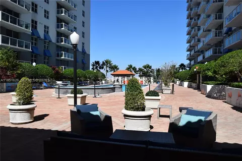 5091 NW 7th St #711, Miami, FL 33126