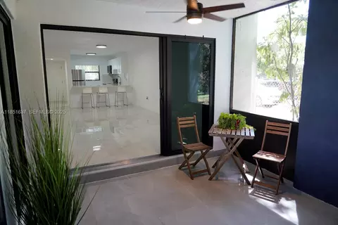 510 W Park Dr #105, Miami, FL 33172