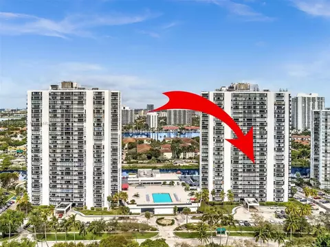 3675 N Country Club Dr #707, Aventura, FL 33180
