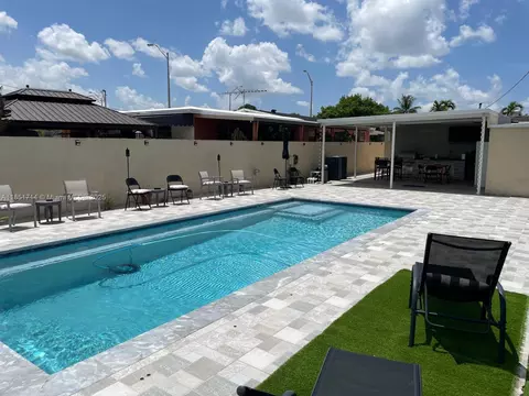 Exterior - 1847 W 2nd Ave, Hialeah, FL 33010 photo 4 of 6