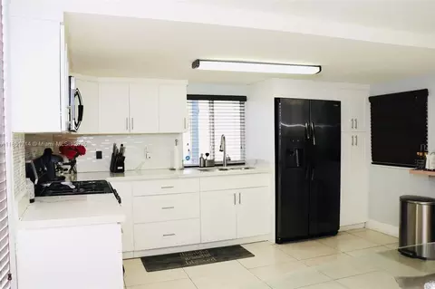 Kitchen - 1847 W 2nd Ave, Hialeah, FL 33010 photo 2 of 2