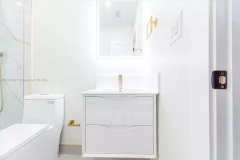 Bath - 1026 W 32nd St, Hialeah, FL 33012 photo 1 of 5