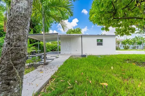 Exterior - 1026 W 32nd St, Hialeah, FL 33012 photo 4 of 7