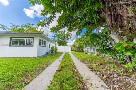 Exterior - 1026 W 32nd St, Hialeah, FL 33012 photo 3 of 7