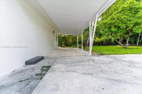 Exterior - 1026 W 32nd St, Hialeah, FL 33012 photo 6 of 7