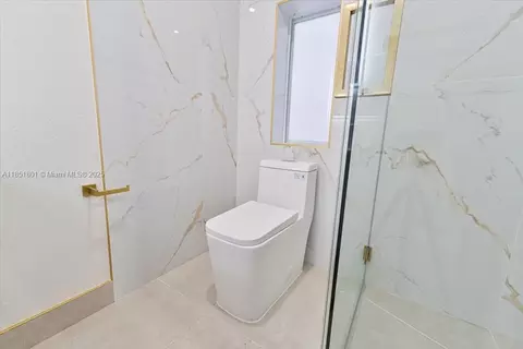 Bath - 1026 W 32nd St, Hialeah, FL 33012 photo 3 of 5