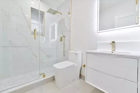 Bath - 1026 W 32nd St, Hialeah, FL 33012 photo 2 of 5