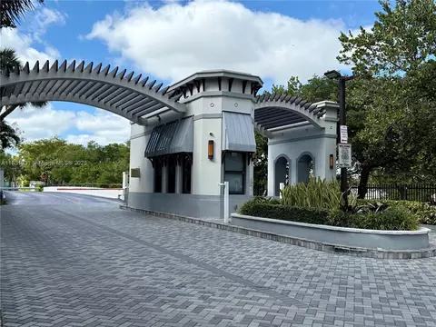 399 Poinciana Dr #1215, Sunny Isles Beach, FL 33160
