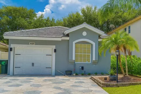 4926 Pelican St, Coconut Creek, FL 33073