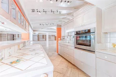Kitchen - 330 Pacific Rd, Key Biscayne, FL 33149 photo 1 of 1