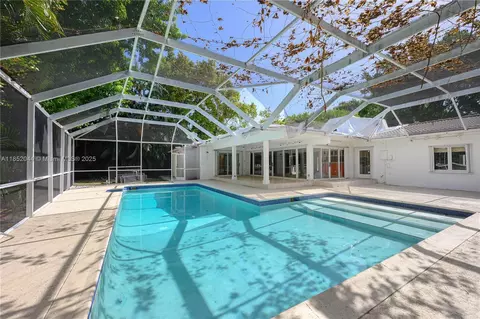 Exterior - 330 Pacific Rd, Key Biscayne, FL 33149 photo 7 of 9