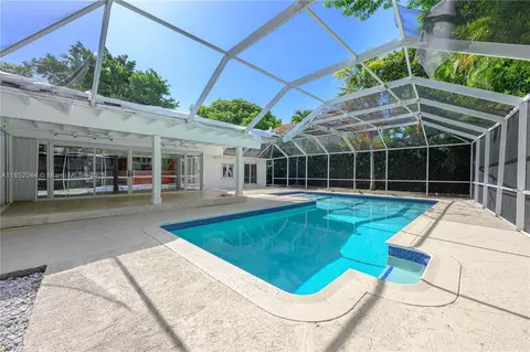Exterior - 330 Pacific Rd, Key Biscayne, FL 33149 photo 6 of 9